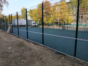 Забор на спортивную площадку 40 метров фото в Дмитрове