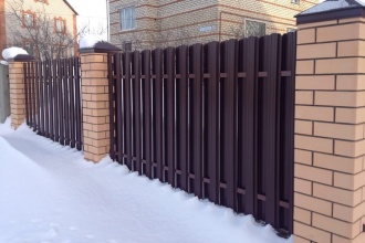 Забор из евроштакетника в шахматном порядке 30 метров фото в Дмитрове