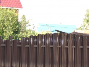 Забор из евроштакетника на ленточном фундаменте 10 метров фото в Дмитрове