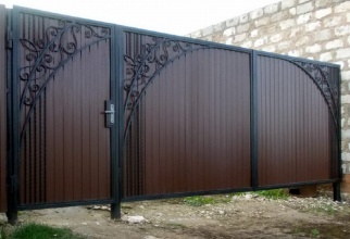 Распашные ворота из профнастила - пример 1 фото в Дмитрове