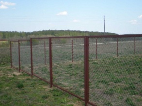 Забор из сетки рабицы в натяг секционный 12 метров фото в Дмитрове